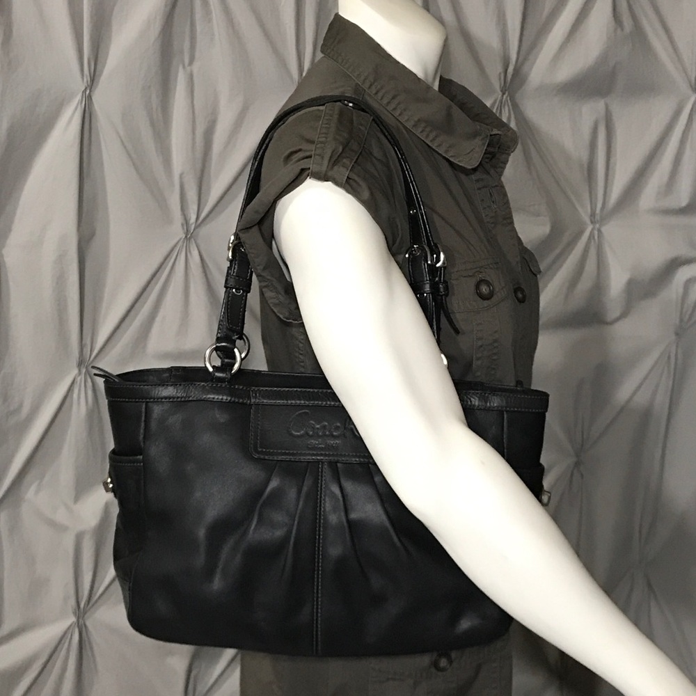 🌀Coach Black East West Gallery Pleated Tote