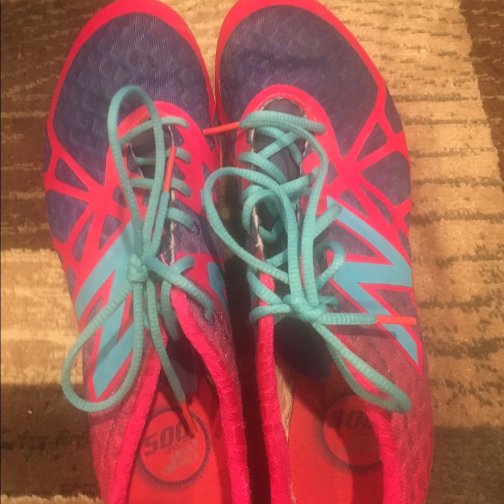 Track sprinting shoes