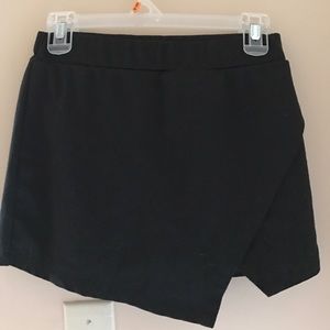 Asymmetrical skort
