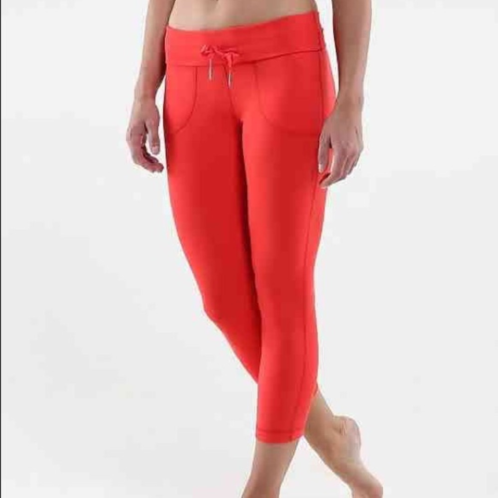 Lululemon Will Crop size 8 -love red