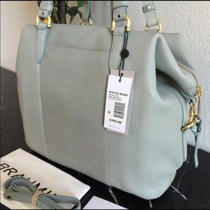 🎉 CHARLESTON DELANEY TOTE 🎉 YOUNG! MODERN!