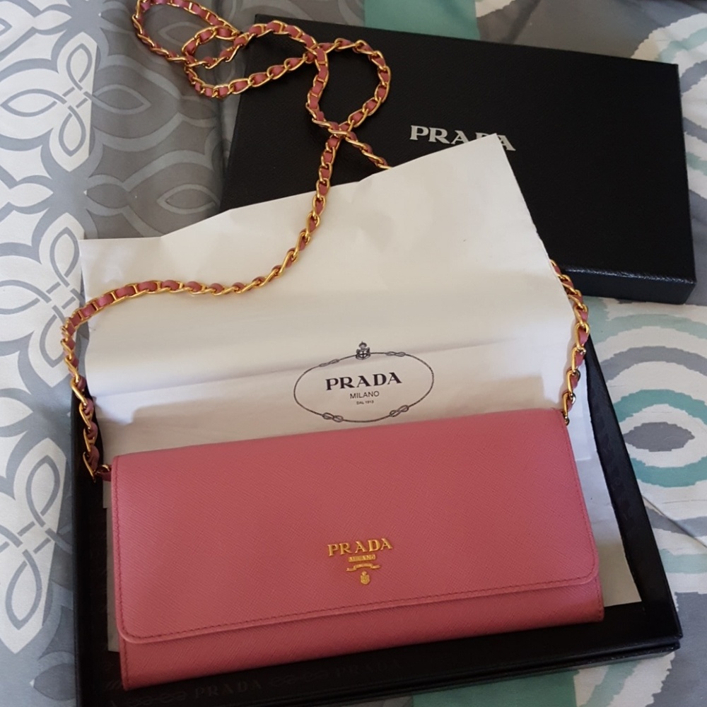 Prada WALLET ON CHAIN