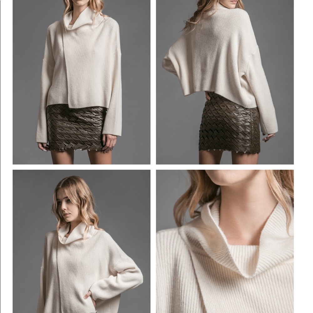 Cropped Cream Turtle Neck!