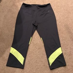 Danskin fitted crop workout pants