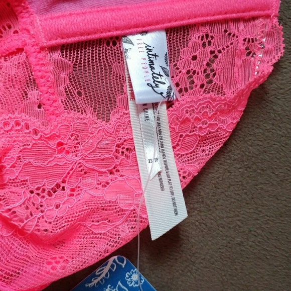 { Free People } Lacy Bandeau Cropped Bra - Picture 5 of 7