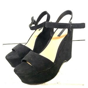 BLACK WEDGE HEELS 6in