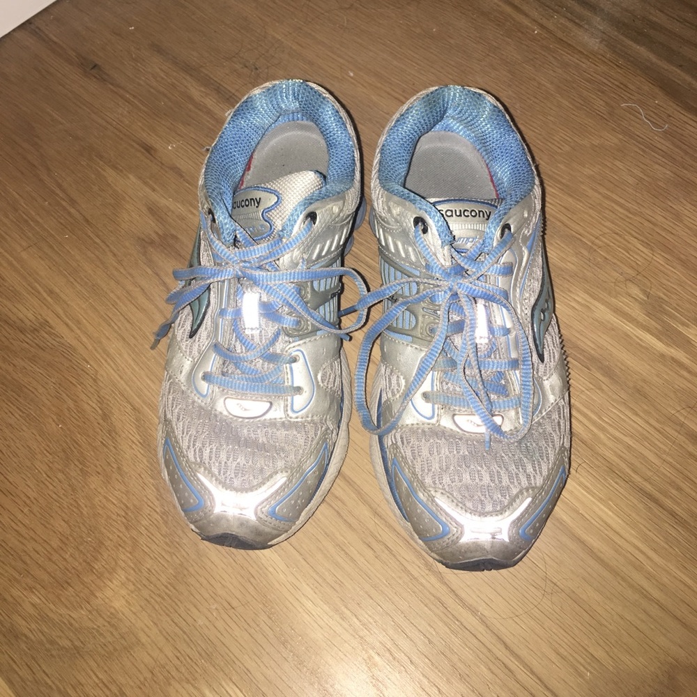 Saucony running tennis shoes