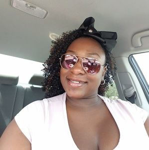 Meet your Posher, Lashawnda