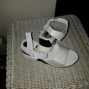 Ladies sandals