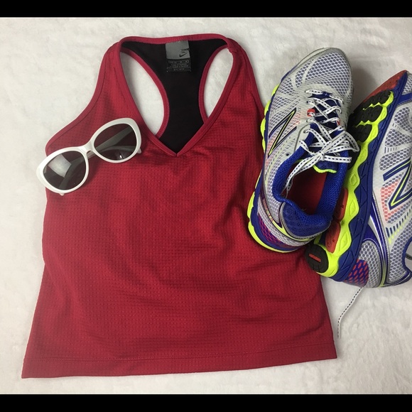 Nike "M" Raspberry top - Picture 1 of 3