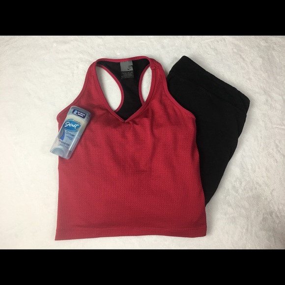 Nike "M" Raspberry top - Picture 3 of 3