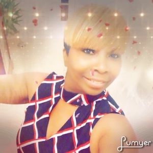 Meet your Posher, Denise