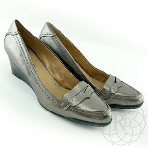 Pre-Love Adrienne Vittadini Gunmetal Leather Heels