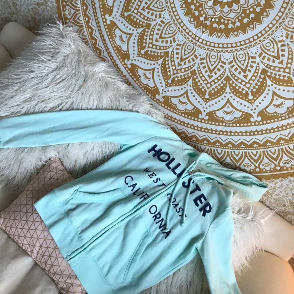 WOMENS HOLLISTER HOODIE!