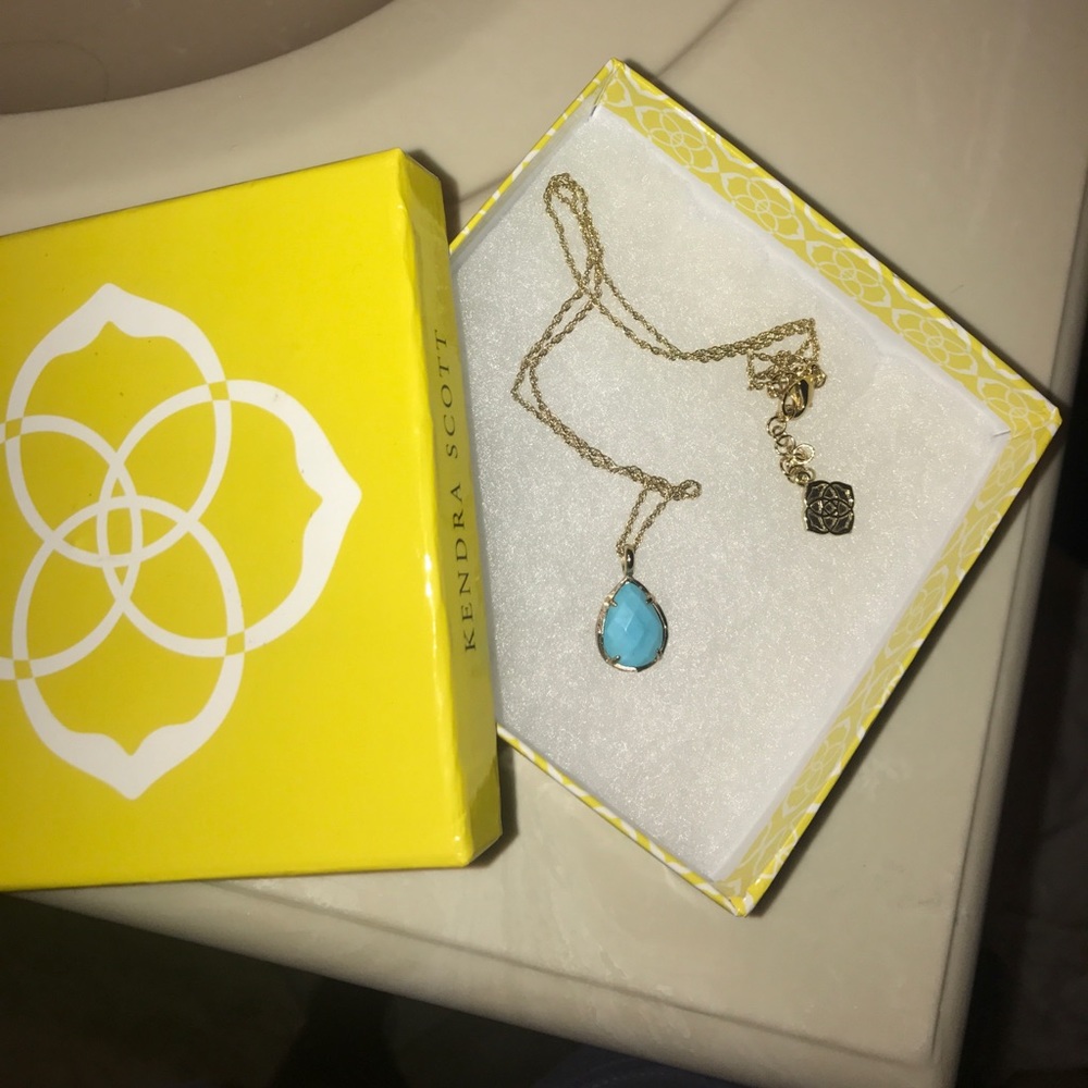Kendra Scott signature Kiri Pendant Necklace