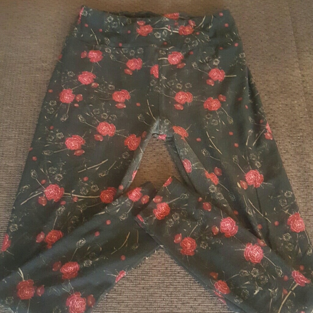 Lularoe one size leggings red roses