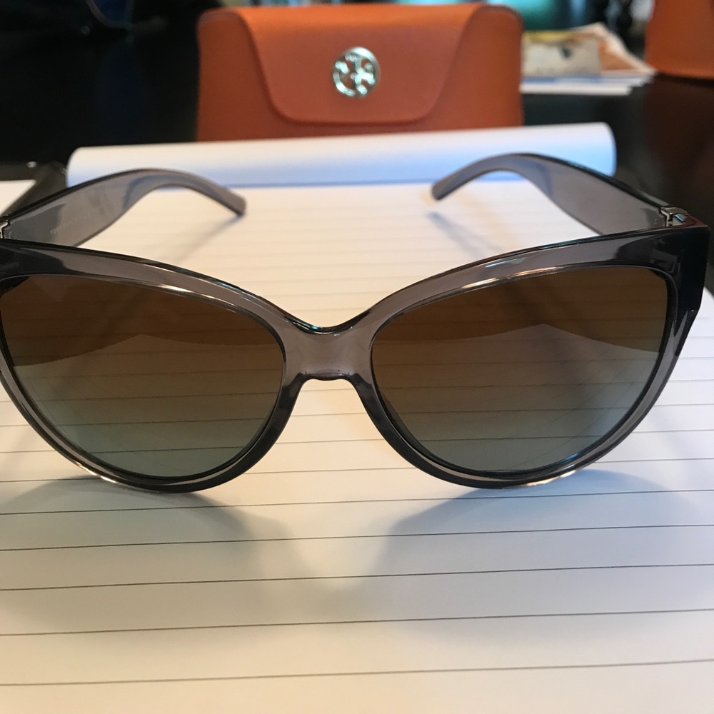 REDUCED!! Tory Burch oversized cat eye sunnies!!