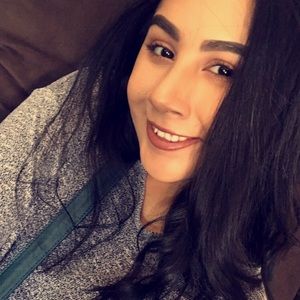 Meet your Posher, Paola