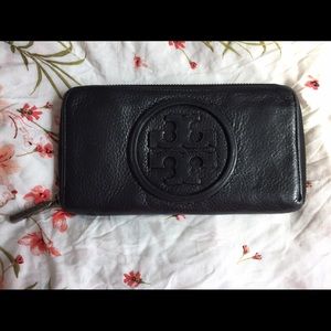 Tory Burch Stacked Logo Black Zip Leather Wallet