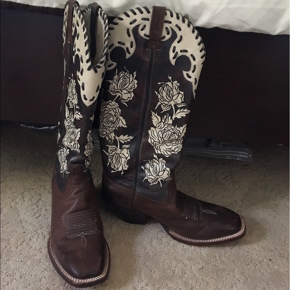 Ariat brown and white cowboy boots