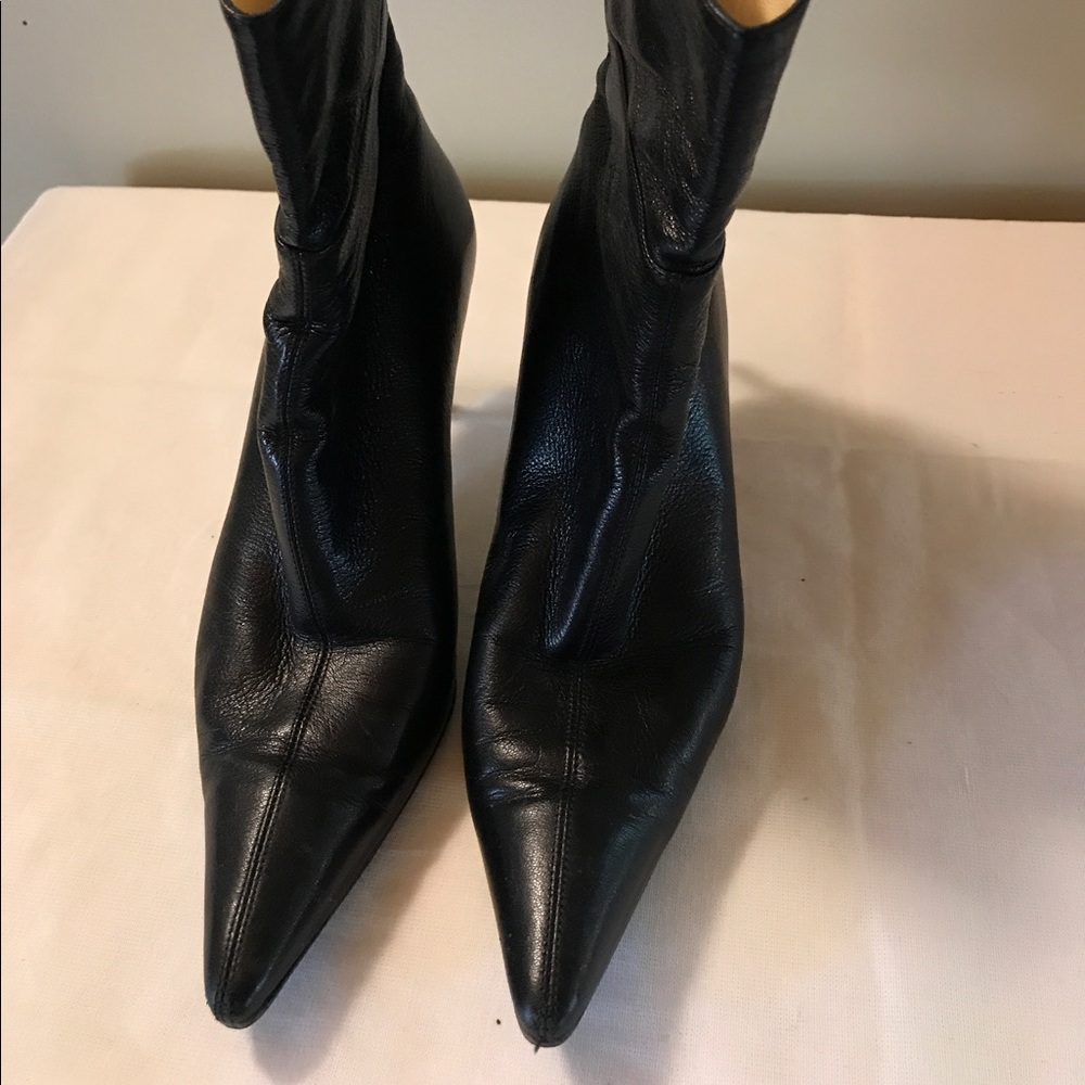 Black Leather Gucci Ankle boots  Size 7 used
