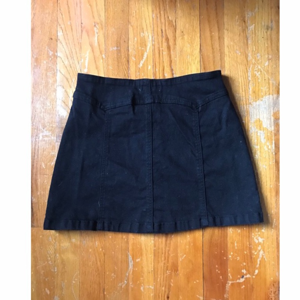 Black button up mini skirt - Picture 2 of 2