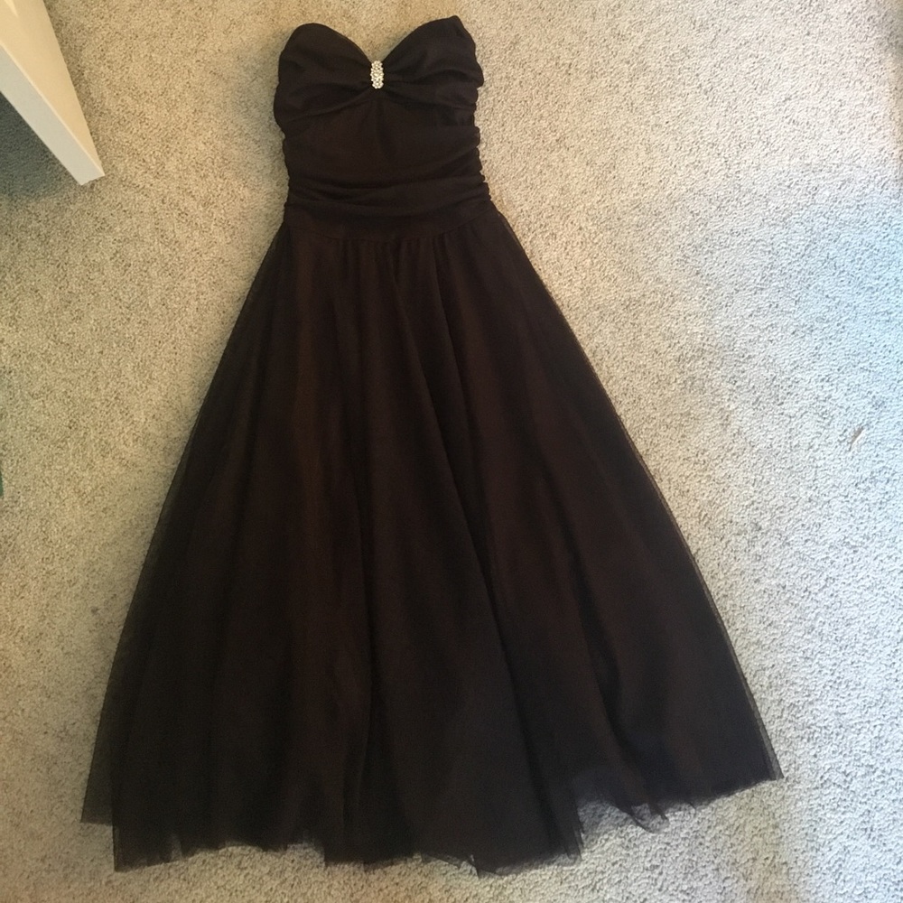 Strapless formal dress