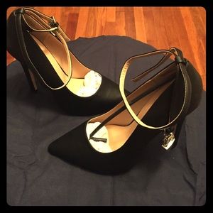 Just Fab "lock & key" pumps