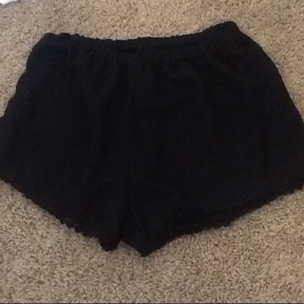 BRANDY BLACK FLOWY SHORTS