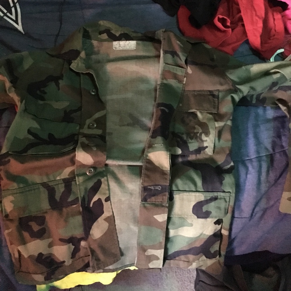 Urban Outfitters Camo thin Hurley Jacket. Size L