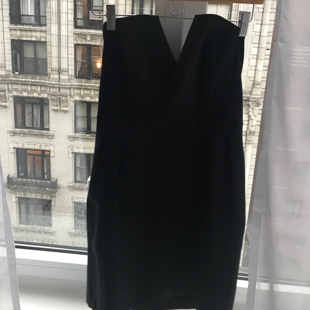Very flattering strapless dress!