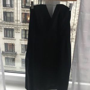 Very flattering strapless dress!