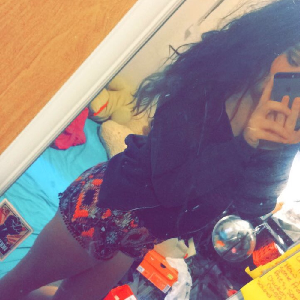 Meet your Posher, Caitlin