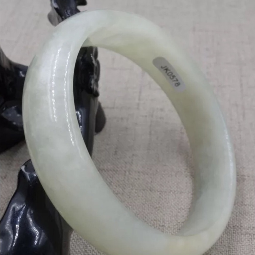 Women’s Jade "Xiu" Bangle Bracelet 60mm View 2