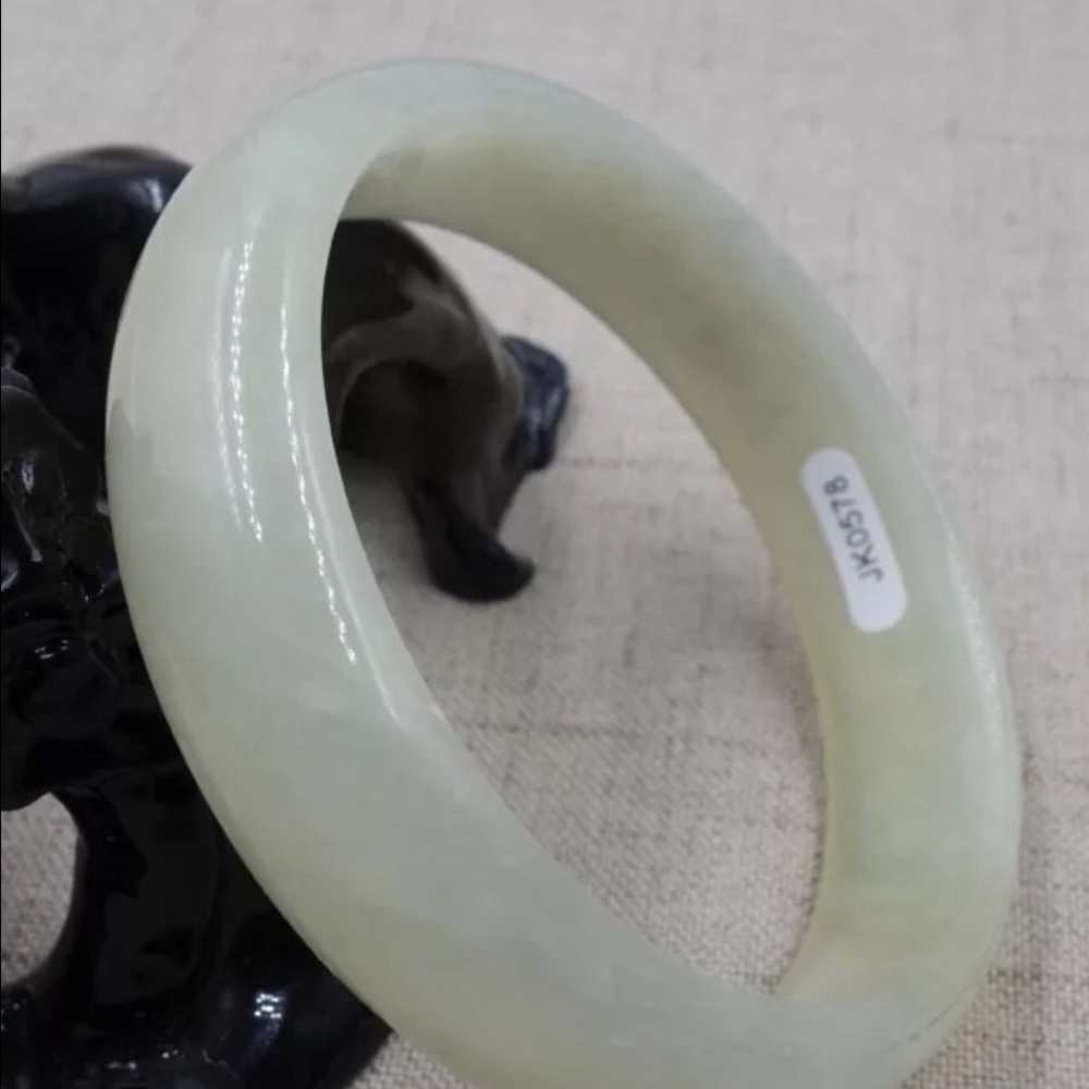 Women’s Jade "Xiu" Bangle Bracelet 60mm View 3
