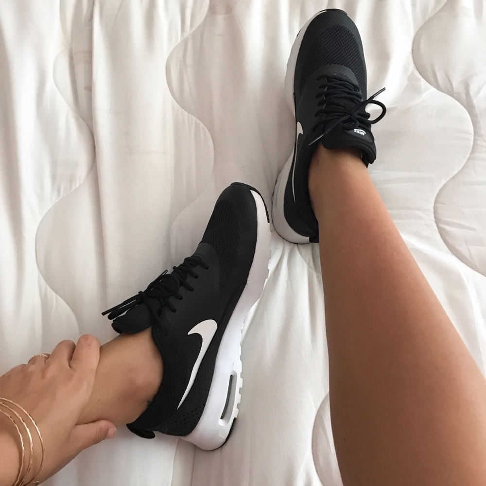 ❤️SOLD❤️Nike Air Max Thea