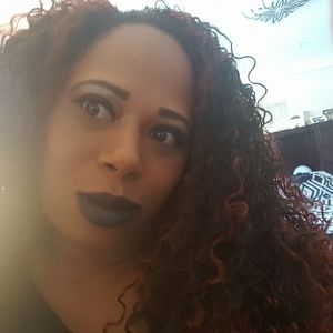Meet your Posher, Cassandra