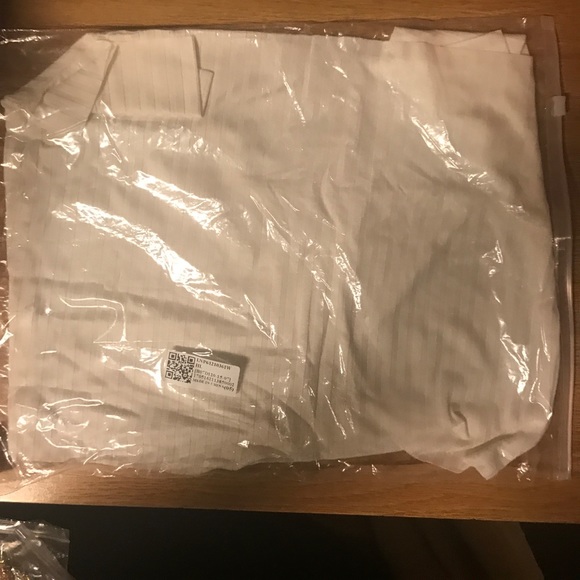 The Basic Off Shoulder Crop Top - Picture 7 of 7