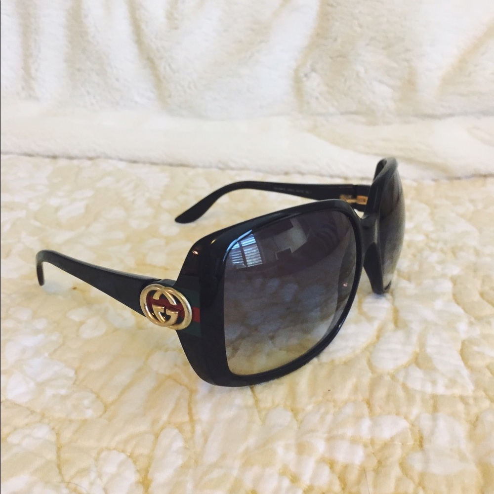 • GUCCI sunglasses •