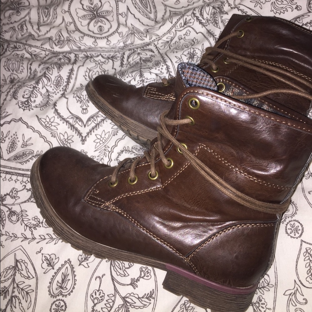 Brown combat boots with plaid interior can fold