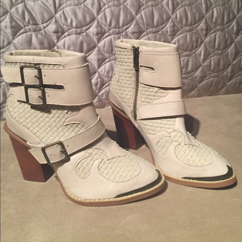 Kensie Hamlin bootie