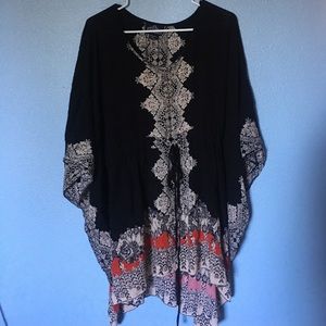 Gorgeous and flattering Angie tunic! ❤