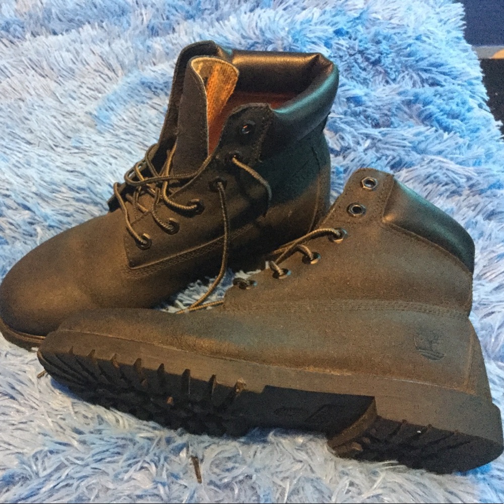 timberlands/All black/ size 7