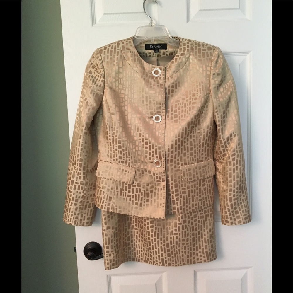 Stunning Kasper two piece skirt suite set