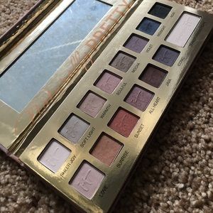 It cosmetics Naturally pretty eye pallete vol 1