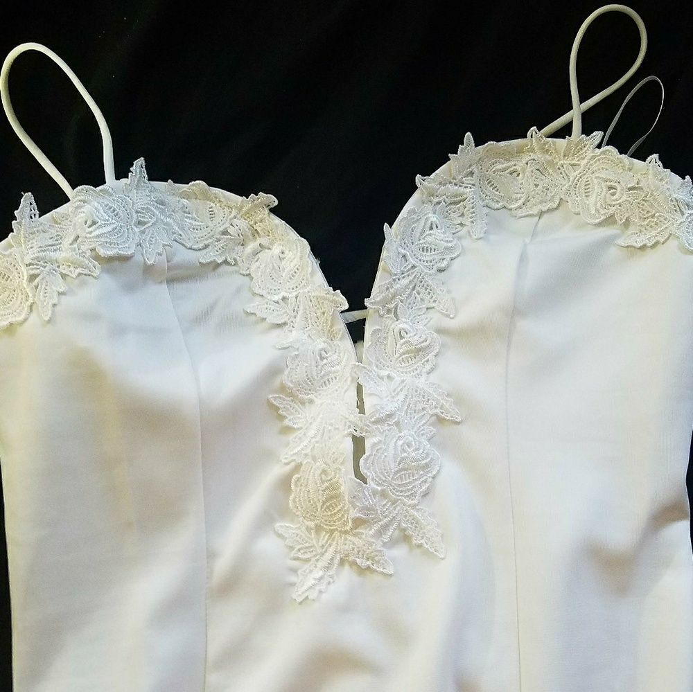 🆕EVELIN WHITE CROCHET BODYSUIT - Picture 3 of 4