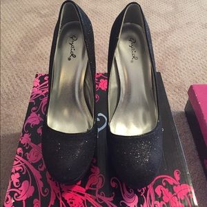 Sparkly black heels!
