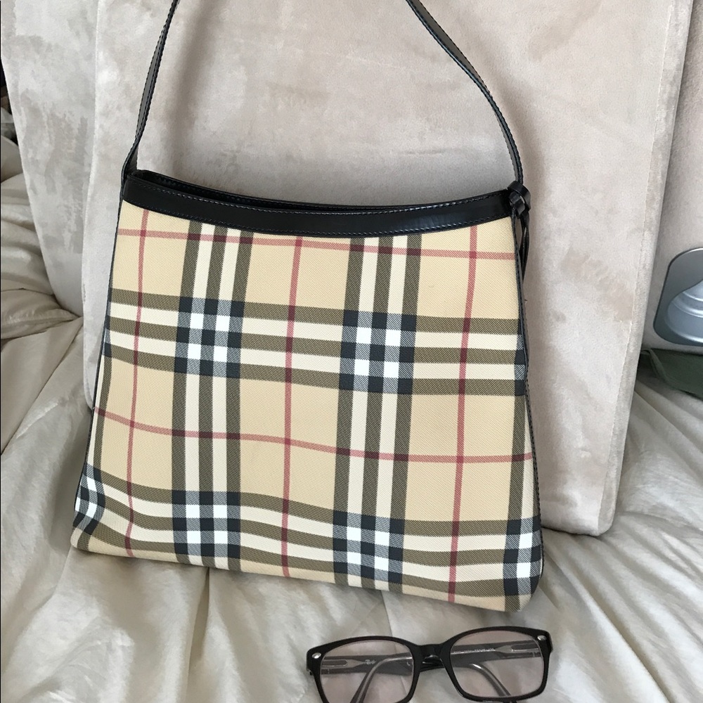 Burberry house check shoulder bag..authentic