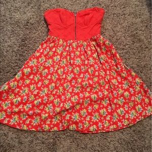 Red/Orange floral strapless dress 🍎🍊