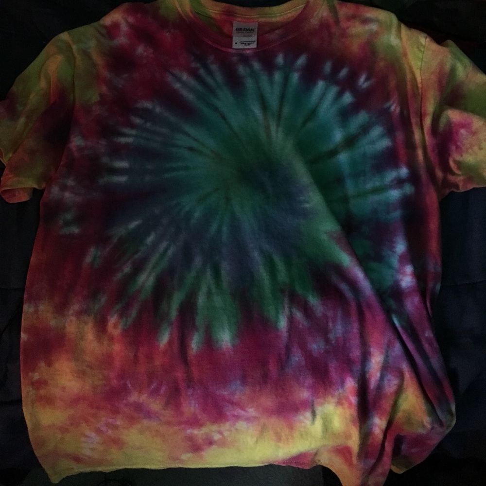 Gildan tye dye shirt. M